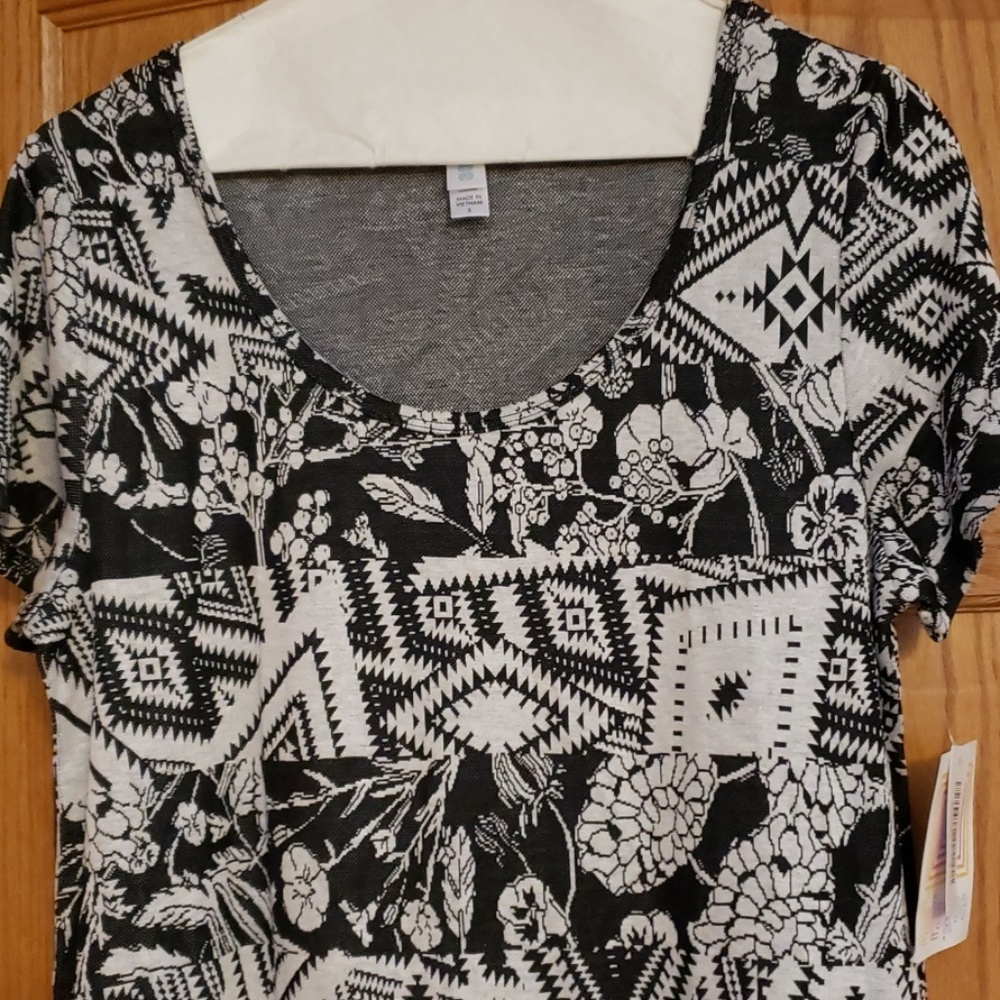 Black and white classic t